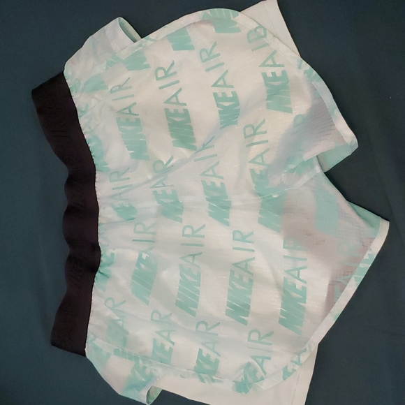 Nike running shorts - Picture 2 of 2